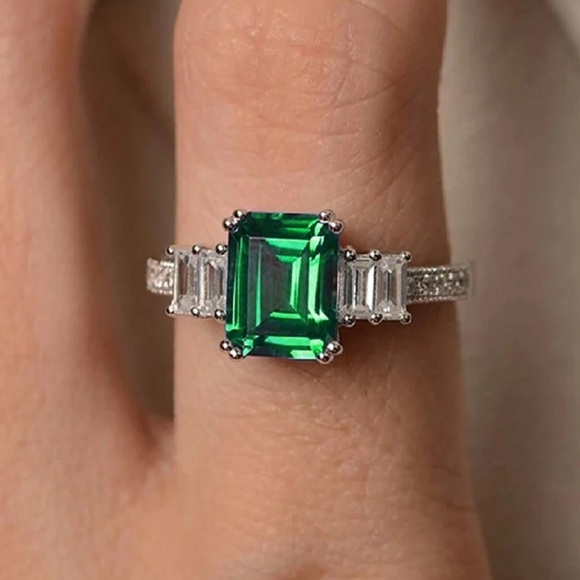 DENKAYS GREEN ENGAGEMNET RING SIZE 7 - Picture 5 of 5